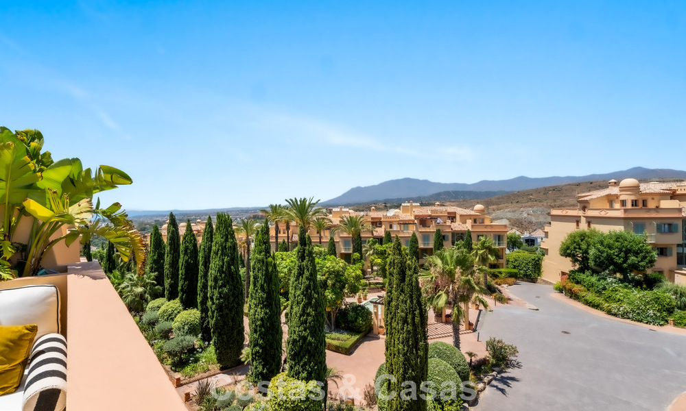 Ultra-luxueus duplex penthouse met bekroond interieur te koop in Los Flamingos Golf Resort in Marbella - Benahavis 782863