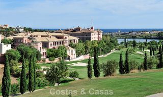 Ultra-luxueus duplex penthouse met bekroond interieur te koop in Los Flamingos Golf Resort in Marbella - Benahavis 782879 