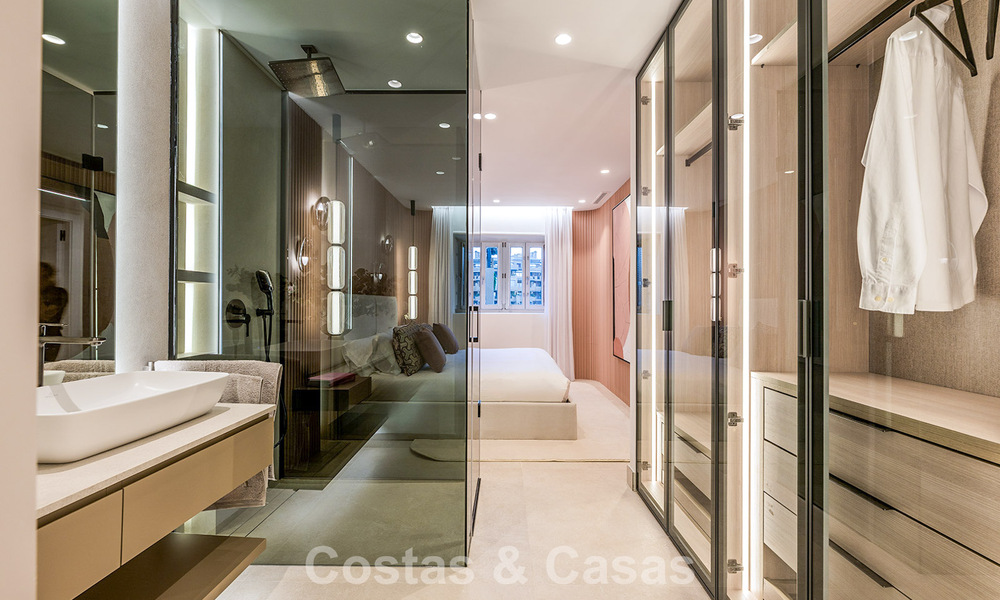 Stijlvol gerenoveerd appartement op eerstelijnsstrand, met frontaal zeezicht, tussen Marbella en Estepona 782892