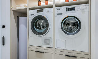 Stijlvol gerenoveerd appartement op eerstelijnsstrand, met frontaal zeezicht, tussen Marbella en Estepona 782898 