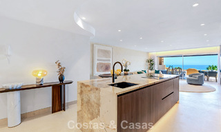 Stijlvol gerenoveerd appartement op eerstelijnsstrand, met frontaal zeezicht, tussen Marbella en Estepona 782908 