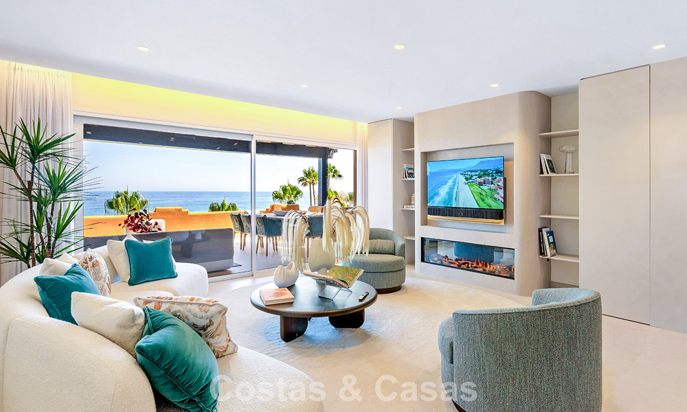 Stijlvol gerenoveerd appartement op eerstelijnsstrand, met frontaal zeezicht, tussen Marbella en Estepona 782911