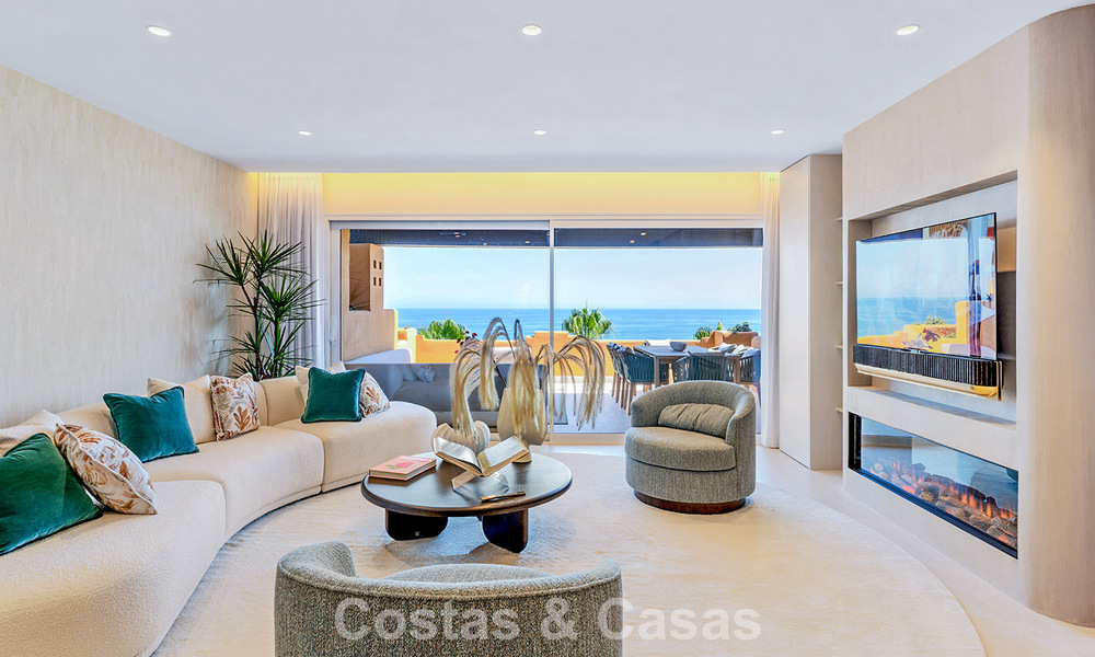 Stijlvol gerenoveerd appartement op eerstelijnsstrand, met frontaal zeezicht, tussen Marbella en Estepona 782912