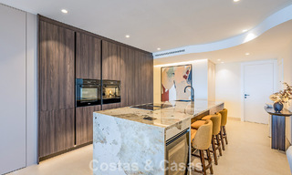 Stijlvol gerenoveerd appartement op eerstelijnsstrand, met frontaal zeezicht, tussen Marbella en Estepona 782914 
