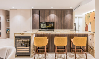 Stijlvol gerenoveerd appartement op eerstelijnsstrand, met frontaal zeezicht, tussen Marbella en Estepona 782915 