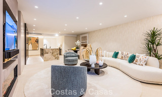 Stijlvol gerenoveerd appartement op eerstelijnsstrand, met frontaal zeezicht, tussen Marbella en Estepona 782917 