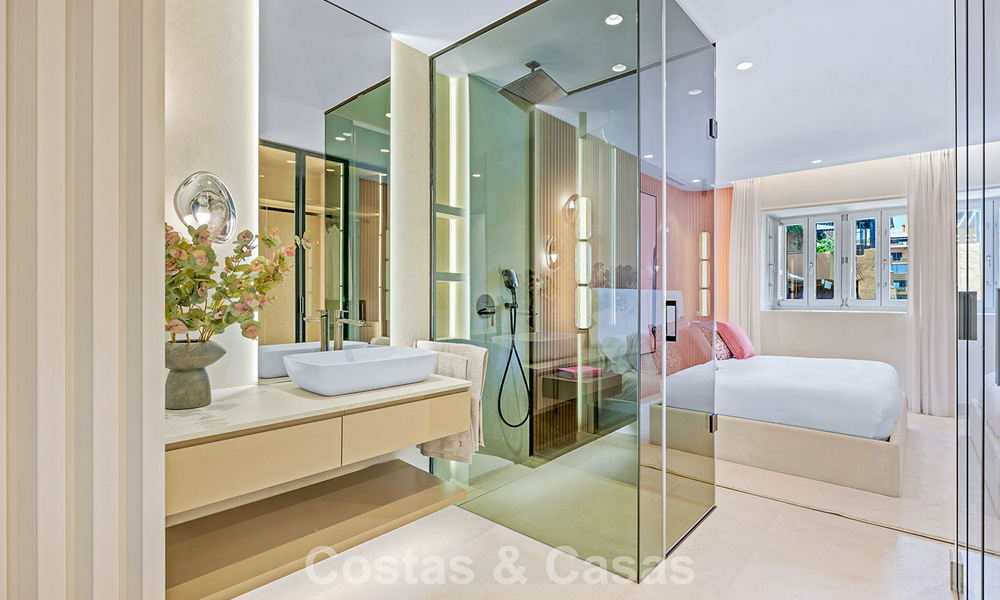 Stijlvol gerenoveerd appartement op eerstelijnsstrand, met frontaal zeezicht, tussen Marbella en Estepona 782922