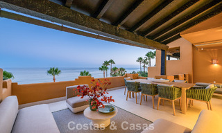 Stijlvol gerenoveerd appartement op eerstelijnsstrand, met frontaal zeezicht, tussen Marbella en Estepona 782924 