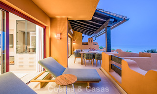 Stijlvol gerenoveerd appartement op eerstelijnsstrand, met frontaal zeezicht, tussen Marbella en Estepona 782926 