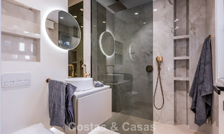 Stijlvol gerenoveerd appartement op eerstelijnsstrand, met frontaal zeezicht, tussen Marbella en Estepona 782937 