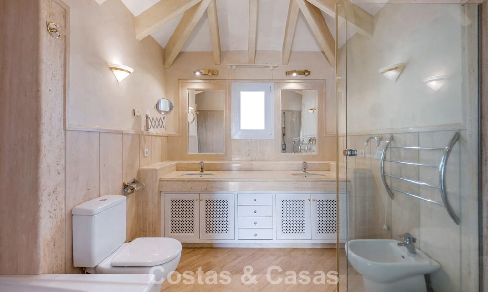 Prachtig, luxe penthouse te koop met 3 slaapkamers in een eerstelijns golfcomplex in Nueva Andalucia, Marbella 783865