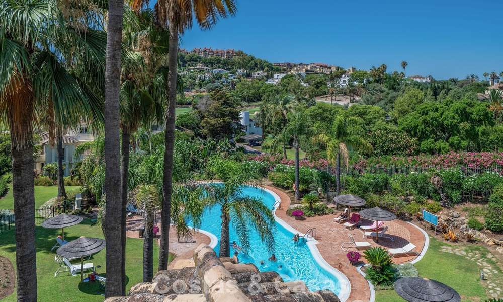Prachtig, luxe penthouse te koop met 3 slaapkamers in een eerstelijns golfcomplex in Nueva Andalucia, Marbella 783870