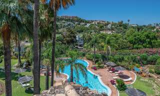 Prachtig, luxe penthouse te koop met 3 slaapkamers in een eerstelijns golfcomplex in Nueva Andalucia, Marbella 783870 