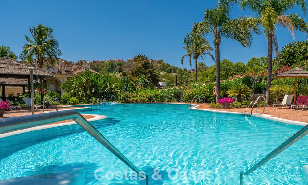 Prachtig, luxe penthouse te koop met 3 slaapkamers in een eerstelijns golfcomplex in Nueva Andalucia, Marbella 783881