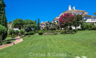 Prachtig, luxe penthouse te koop met 3 slaapkamers in een eerstelijns golfcomplex in Nueva Andalucia, Marbella 783886 