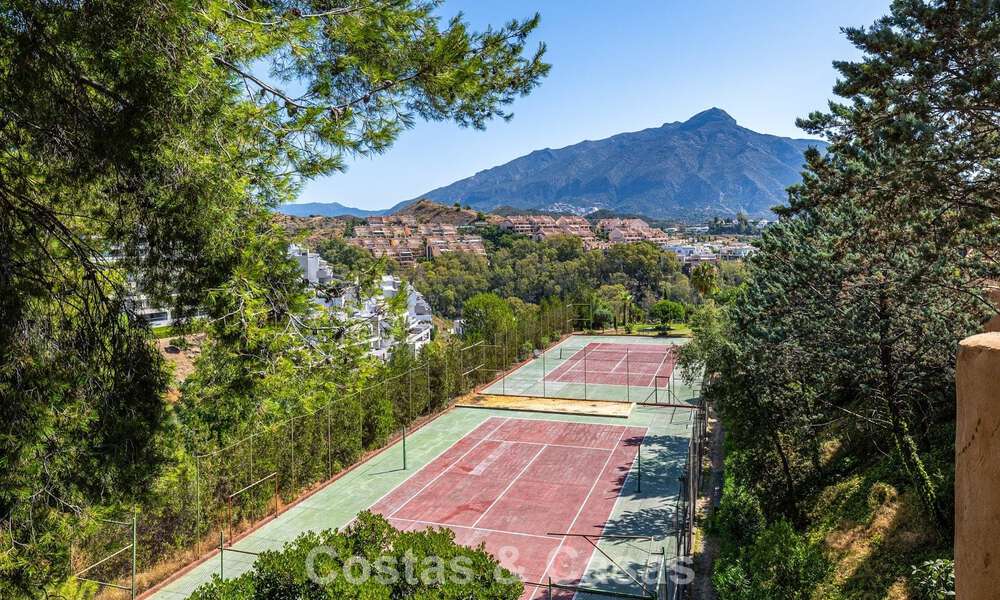 Opportuniteit! 3-slaapkamer luxe penthouse met panoramisch zeezicht te koop in Nueva Andalucia’s golfvallei, Marbella 783309