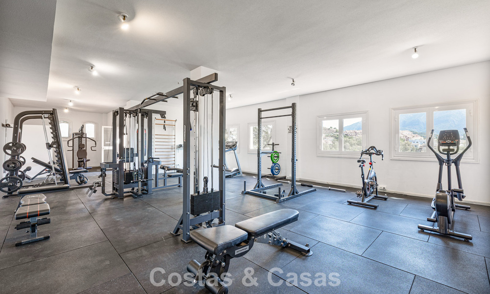 Opportuniteit! 3-slaapkamer luxe penthouse met panoramisch zeezicht te koop in Nueva Andalucia’s golfvallei, Marbella 783310