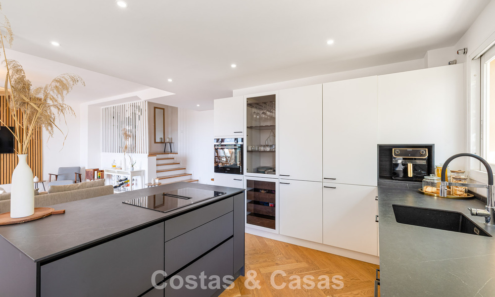 Opportuniteit! 3-slaapkamer luxe penthouse met panoramisch zeezicht te koop in Nueva Andalucia’s golfvallei, Marbella 783319