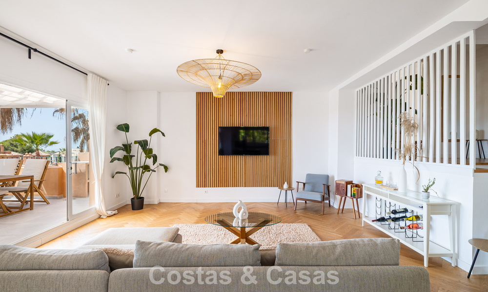 Opportuniteit! 3-slaapkamer luxe penthouse met panoramisch zeezicht te koop in Nueva Andalucia’s golfvallei, Marbella 783320