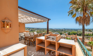 Opportuniteit! 3-slaapkamer luxe penthouse met panoramisch zeezicht te koop in Nueva Andalucia’s golfvallei, Marbella 783322 