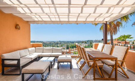 Opportuniteit! 3-slaapkamer luxe penthouse met panoramisch zeezicht te koop in Nueva Andalucia’s golfvallei, Marbella 783325