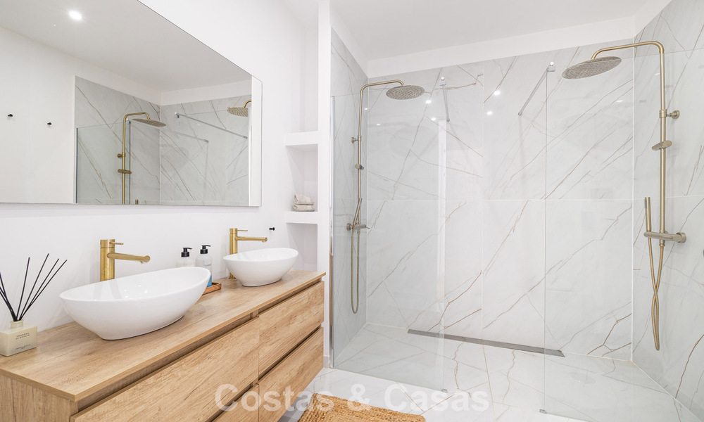 Opportuniteit! 3-slaapkamer luxe penthouse met panoramisch zeezicht te koop in Nueva Andalucia’s golfvallei, Marbella 783332