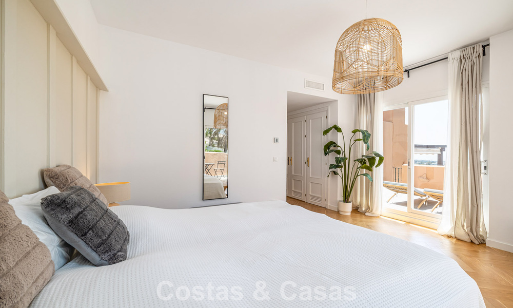 Opportuniteit! 3-slaapkamer luxe penthouse met panoramisch zeezicht te koop in Nueva Andalucia’s golfvallei, Marbella 783336