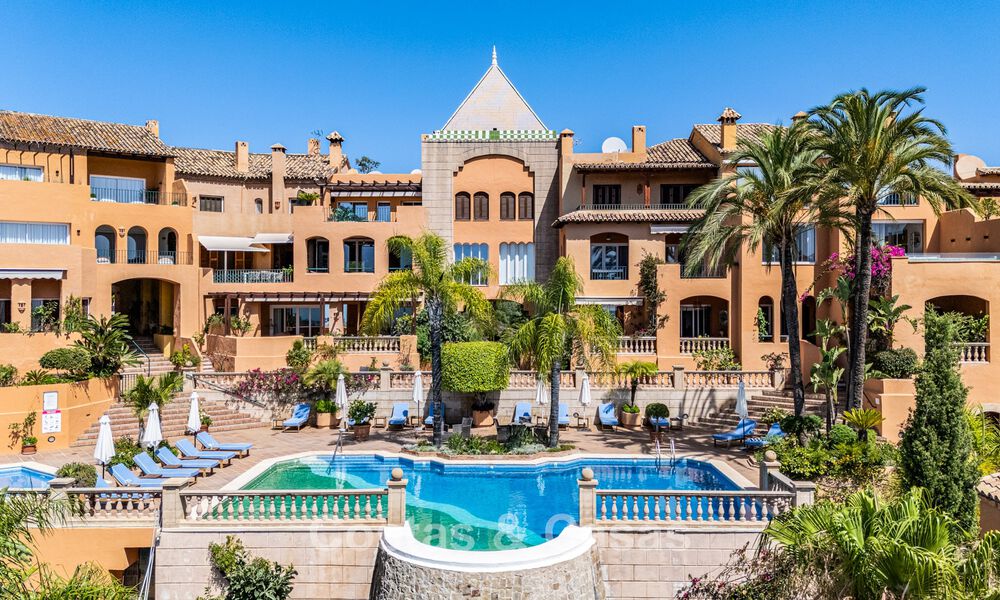 Opportuniteit! 3-slaapkamer luxe penthouse met panoramisch zeezicht te koop in Nueva Andalucia’s golfvallei, Marbella 783339