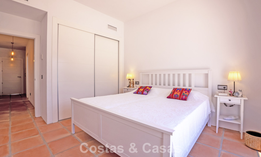 Instapklare, gelijkvloerse luxevilla te koop eerstelijns golf in een toonaangevend resort in Mijas, Costa del Sol 783918