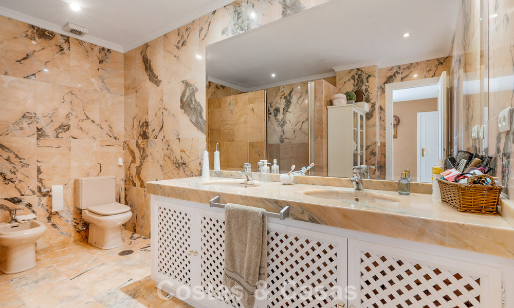 Ruim begane grond appartement in een gated complex op loopafstand van het strand en Puerto Banus, Marbella 783894