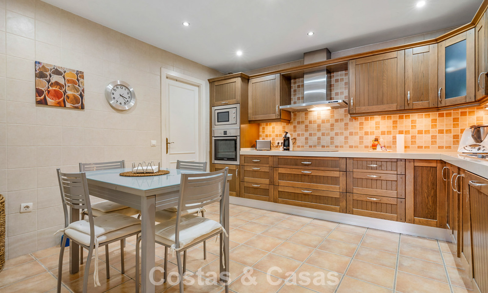 Ruim begane grond appartement in een gated complex op loopafstand van het strand en Puerto Banus, Marbella 783912