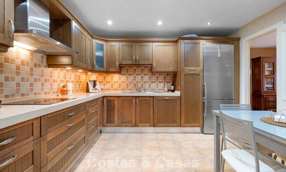 Ruim begane grond appartement in een gated complex op loopafstand van het strand en Puerto Banus, Marbella 783913