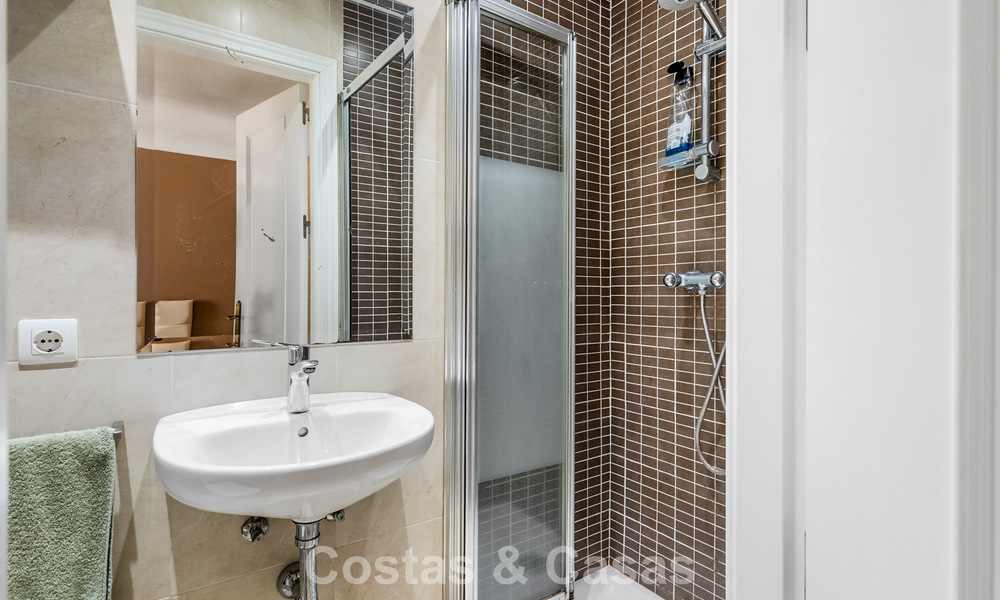 Ruim begane grond appartement in een gated complex op loopafstand van het strand en Puerto Banus, Marbella 783915