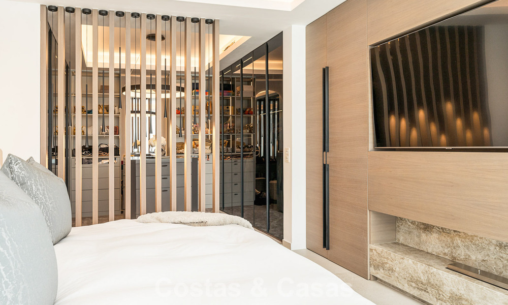 Instapklare, gemoderniseerde luxevilla te koop in het hart van Nueva Andalucia, Marbella 784103