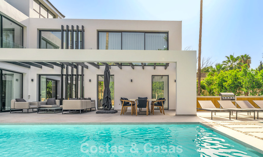 Instapklare, gemoderniseerde luxevilla te koop in het hart van Nueva Andalucia, Marbella 784113