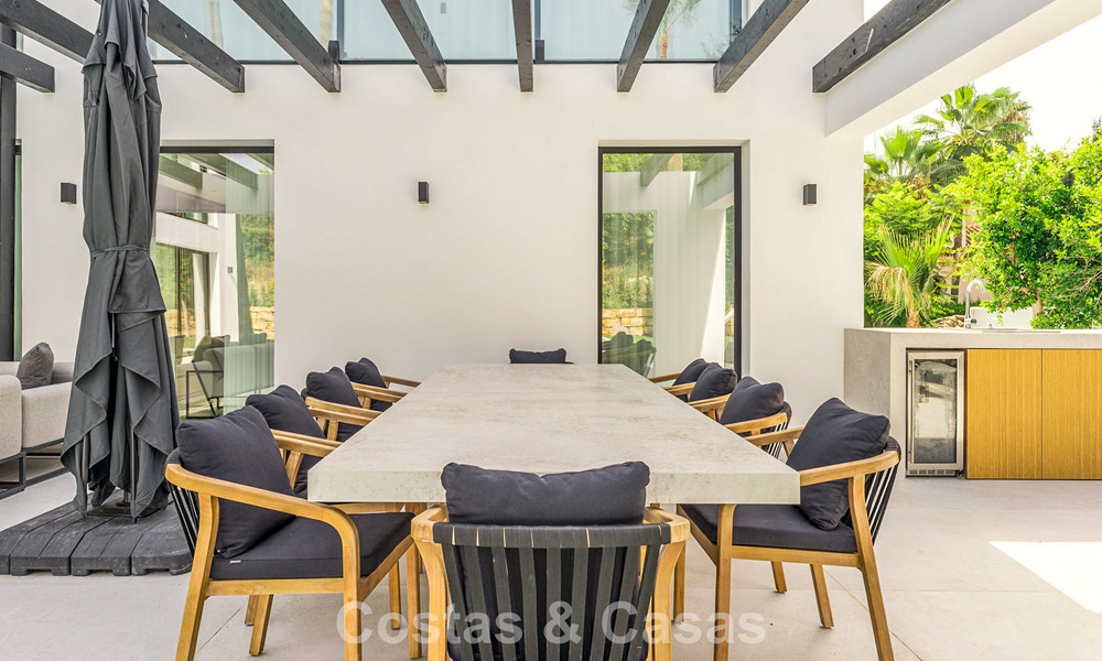 Instapklare, gemoderniseerde luxevilla te koop in het hart van Nueva Andalucia, Marbella 784115