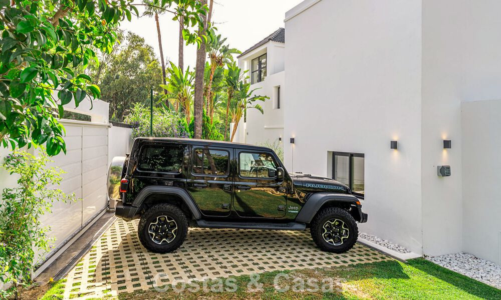 Instapklare, gemoderniseerde luxevilla te koop in het hart van Nueva Andalucia, Marbella 784117