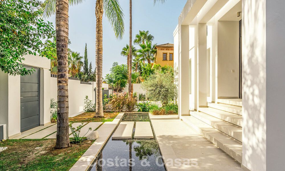 Instapklare, gemoderniseerde luxevilla te koop in het hart van Nueva Andalucia, Marbella 784118