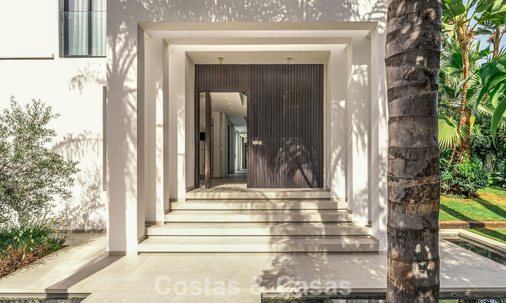 Instapklare, gemoderniseerde luxevilla te koop in het hart van Nueva Andalucia, Marbella 784119