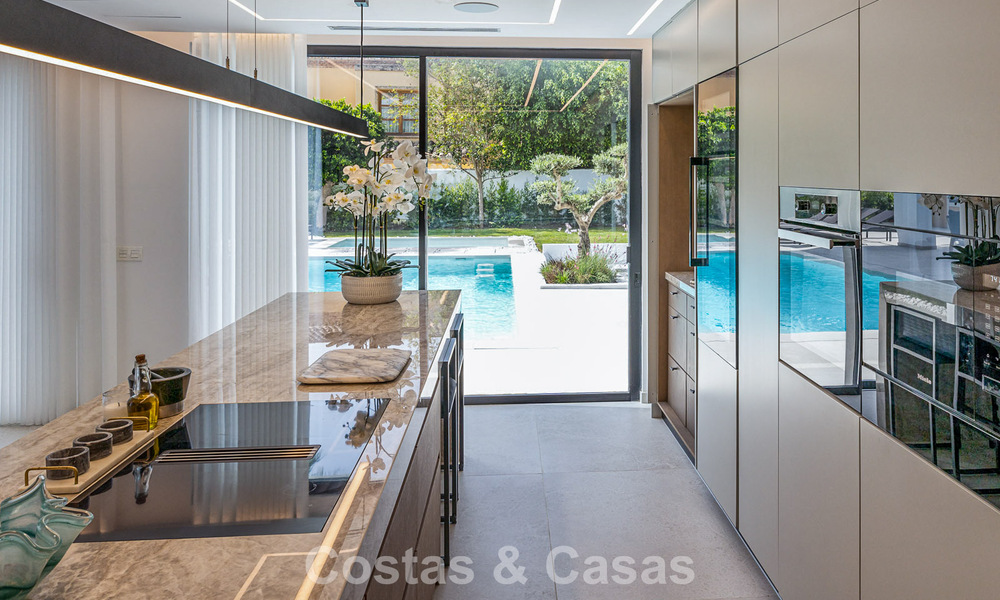 Instapklare, gemoderniseerde luxevilla te koop in het hart van Nueva Andalucia, Marbella 784122