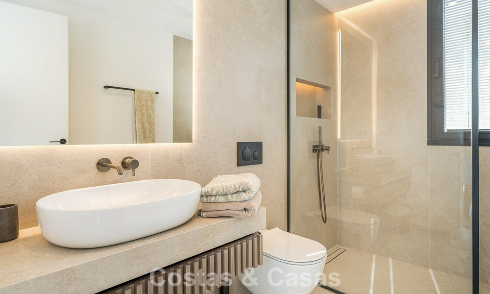 Instapklare, gemoderniseerde luxevilla te koop in het hart van Nueva Andalucia, Marbella 784140