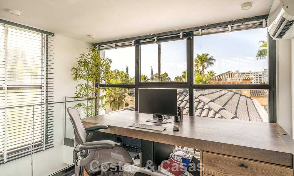 Instapklare, gemoderniseerde luxevilla te koop in het hart van Nueva Andalucia, Marbella 784141