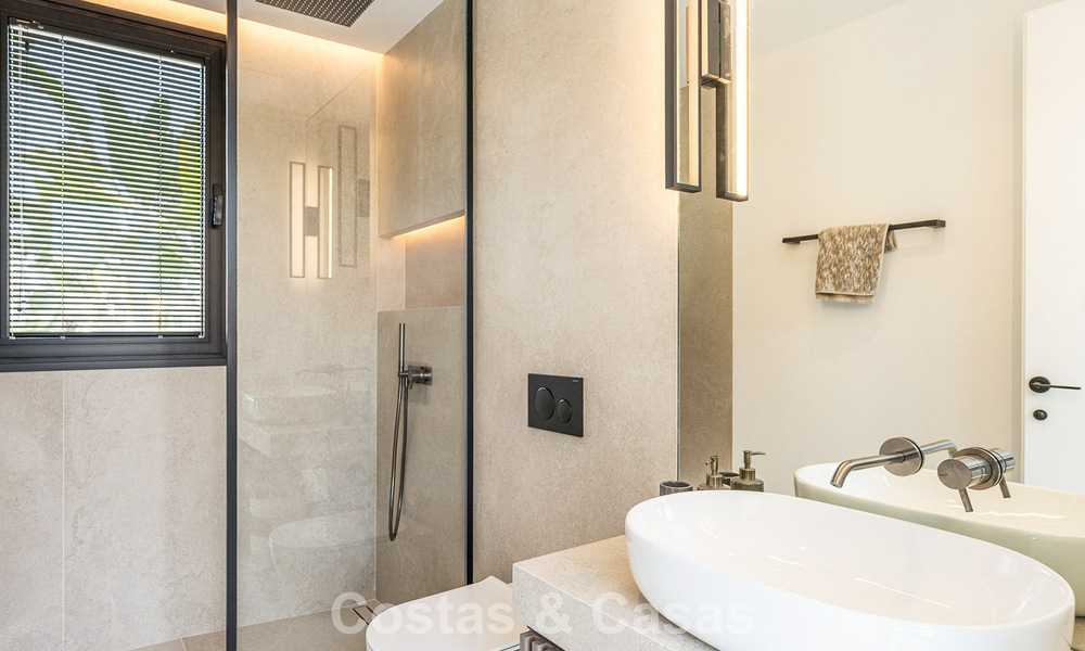 Instapklare, gemoderniseerde luxevilla te koop in het hart van Nueva Andalucia, Marbella 784142