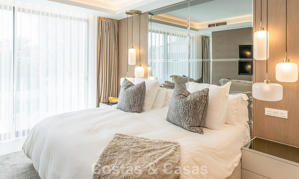 Instapklare, gemoderniseerde luxevilla te koop in het hart van Nueva Andalucia, Marbella 784145