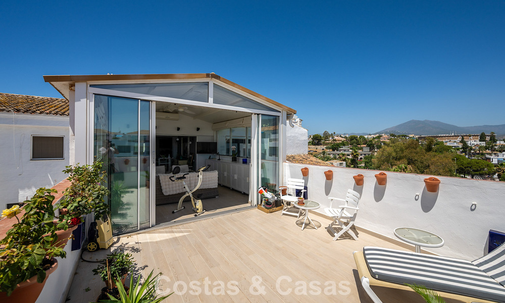 Exclusief penthouse met panoramische uitzichten te koop in het hartje van Puerto Banus, Marbella 784189