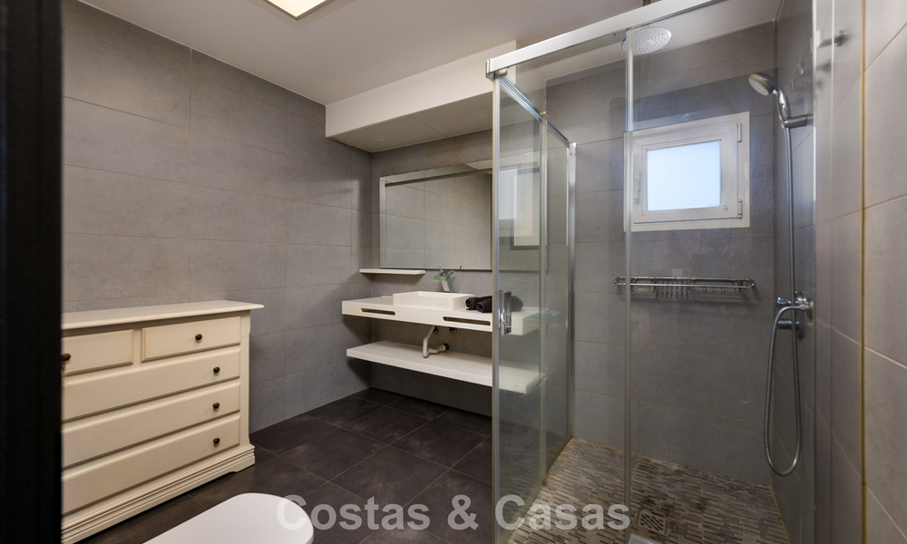 Exclusief penthouse met panoramische uitzichten te koop in het hartje van Puerto Banus, Marbella 784190