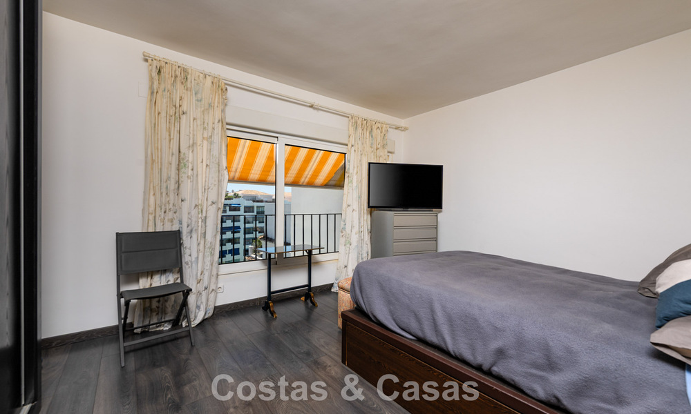 Exclusief penthouse met panoramische uitzichten te koop in het hartje van Puerto Banus, Marbella 784191