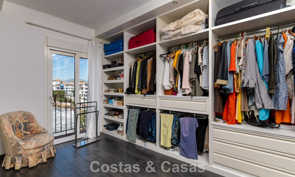 Exclusief penthouse met panoramische uitzichten te koop in het hartje van Puerto Banus, Marbella 784192