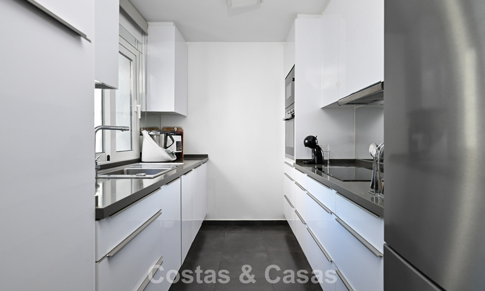 Exclusief penthouse met panoramische uitzichten te koop in het hartje van Puerto Banus, Marbella 784193