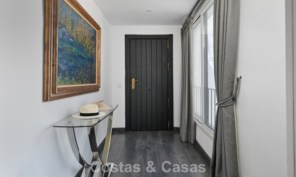 Exclusief penthouse met panoramische uitzichten te koop in het hartje van Puerto Banus, Marbella 784194